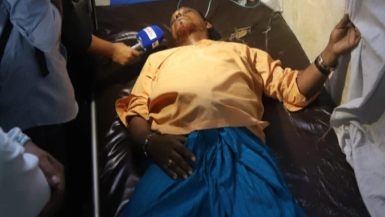 চাঁদা না পেয়ে ব্যবসায়ীকে হাতুড়ি দিয়ে পেটান ছাত্রদল নেতা ফারুক 