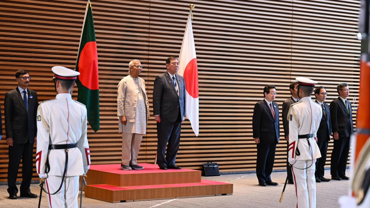 প্রধান উপদেষ্টাকে গার্ড অব অনার প্রদান