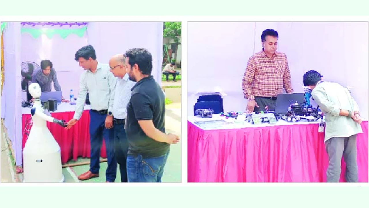 স্টামফোর্ড বিশ্ববিদ্যালয়ে রোবট প্রদর্শনী