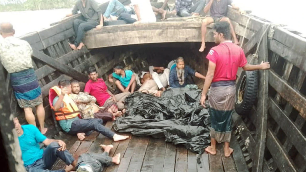 মেঘনায় ট্রলারডুবি, ১৮ যাত্রী নিখোঁজ