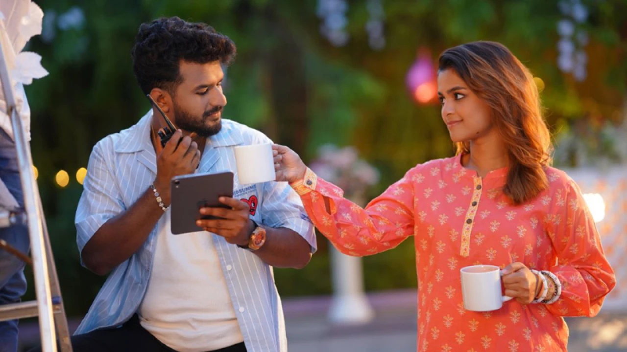 বিয়েবাড়ি সাজাতে গিয়ে প্রেমে পড়ার গল্প