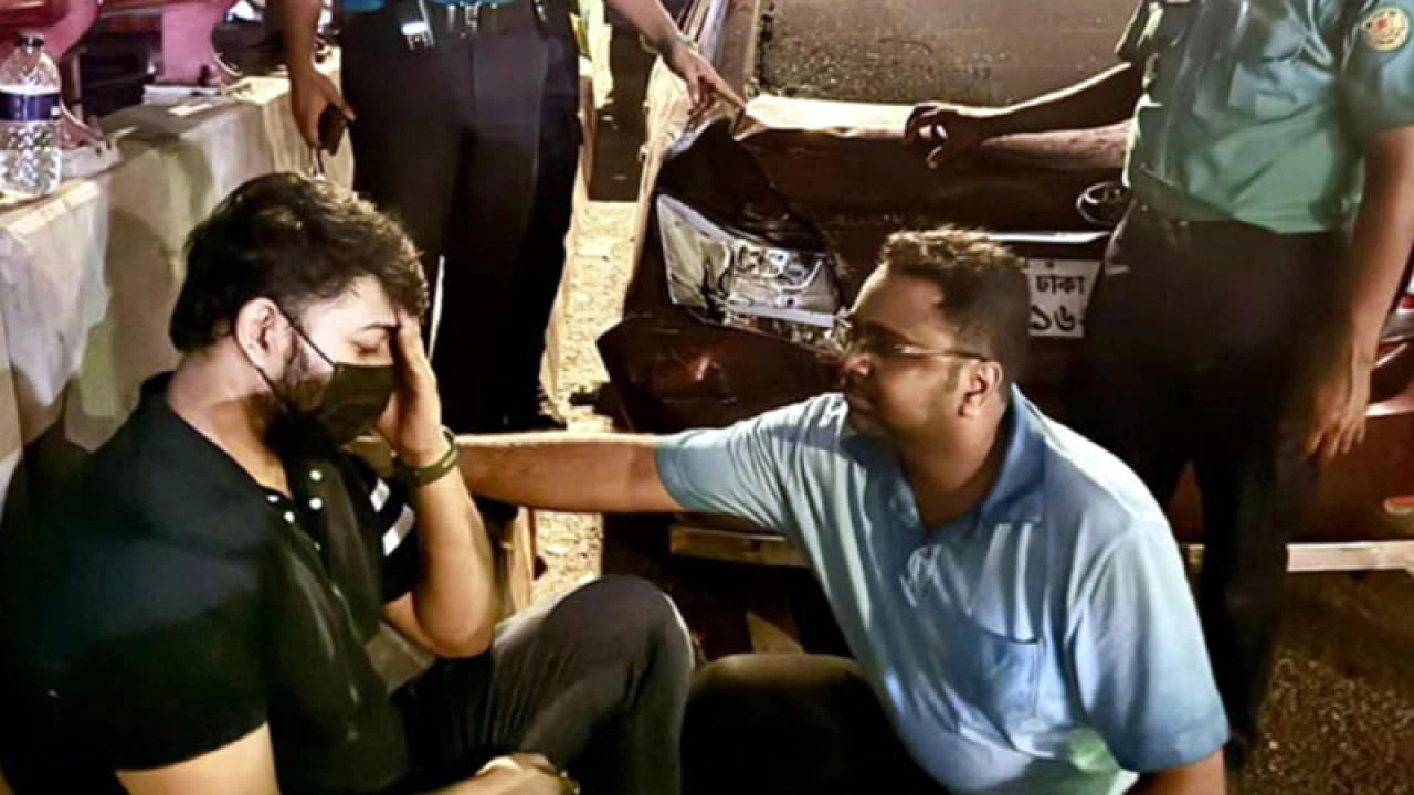 অল্পের জন্য বেঁচে গেলেন নায়ক বাপ্পী চৌধুরী 