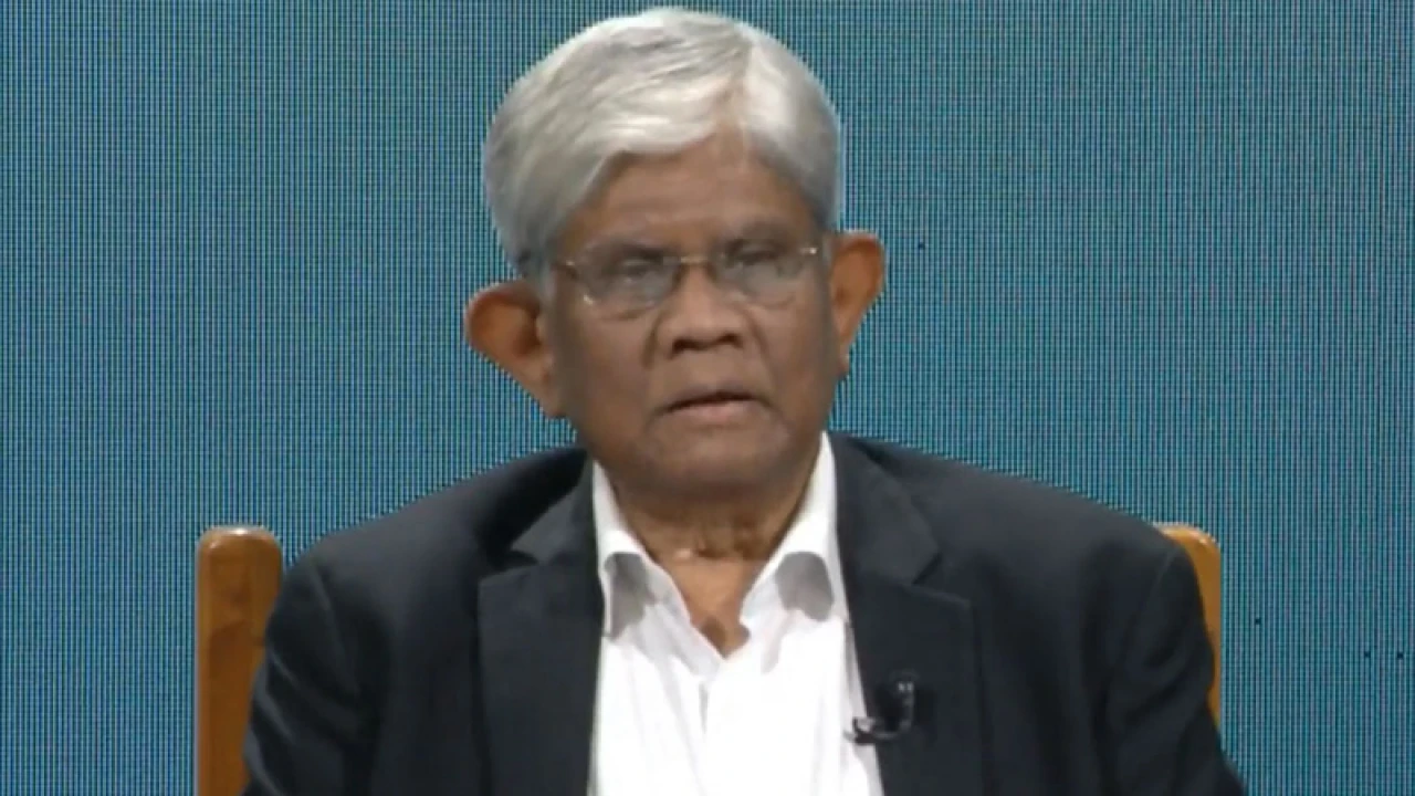 বাজেট উপস্থাপন করছেন অর্থ উপদেষ্টা