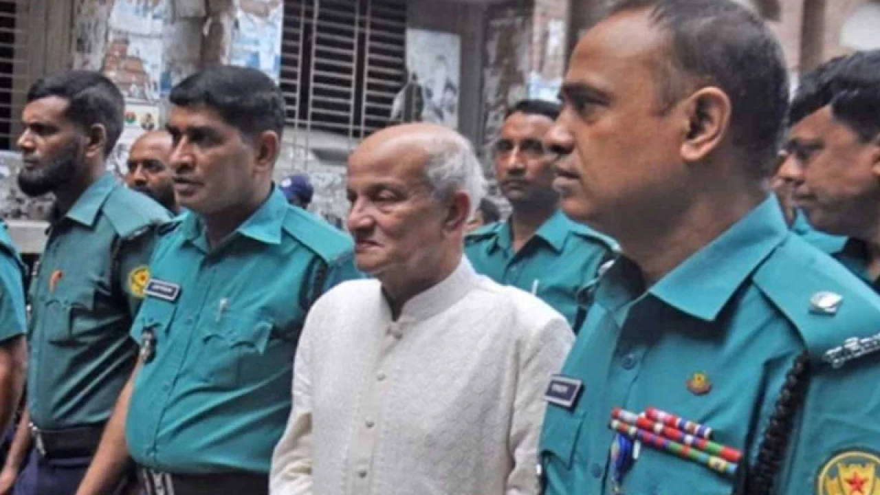 অস্ত্র মামলায় গ্রেপ্তার দেখানোর হলো কামাল মজুমদারকে