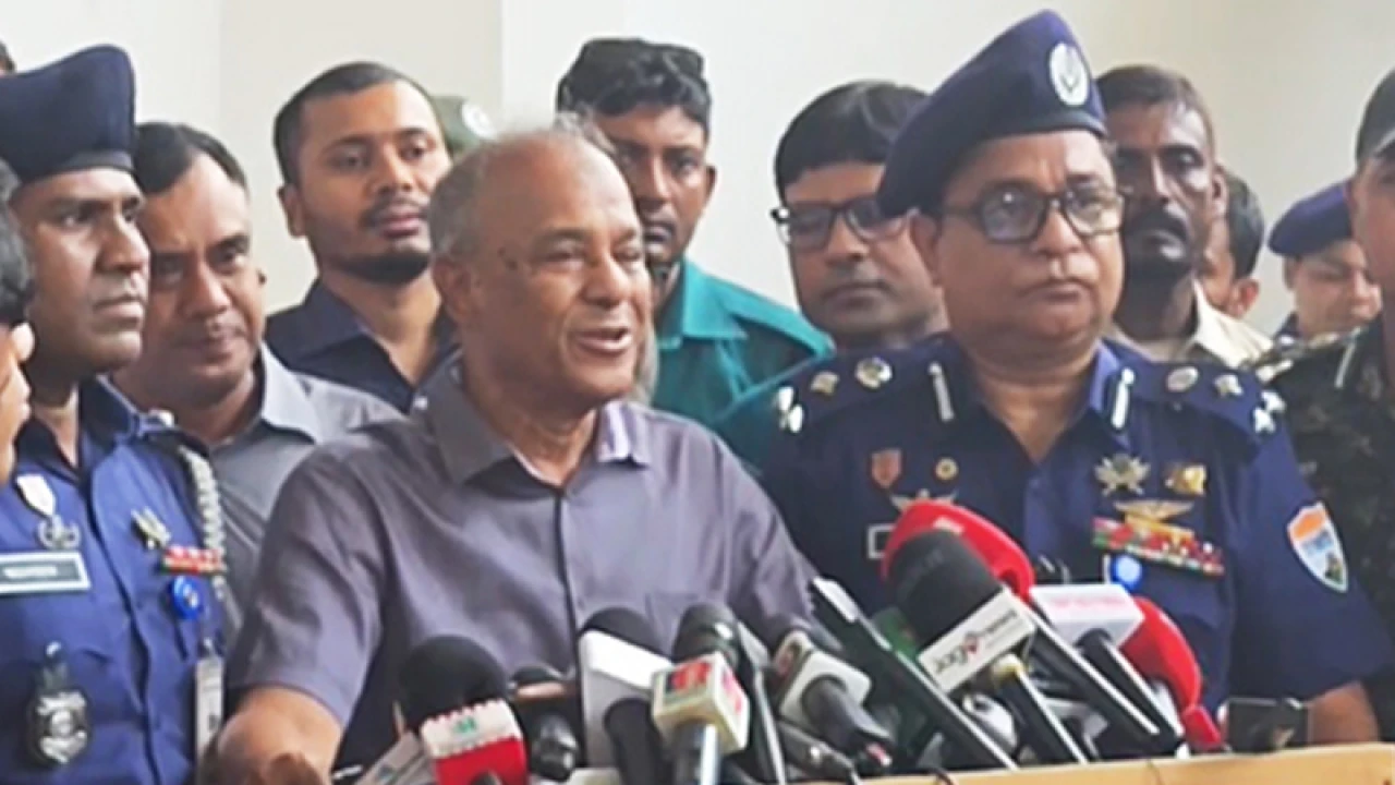 শিডিউল মতো ট্রেন চলছে: স্বরাষ্ট্র উপদেষ্টা