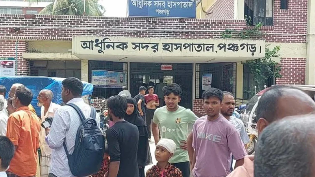 ভুট্টা তুলতে গিয়ে বিদ্যুৎস্পৃষ্টে ৩ জনের মৃত্যু