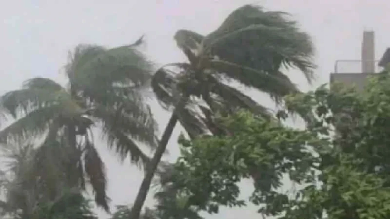 ৬০ কিলোমিটার বেগে ঝড় হতে পারে যেসব অঞ্চলে