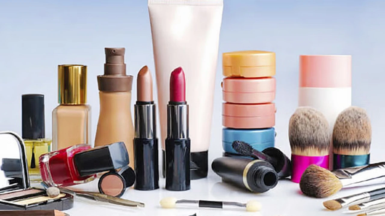 আমদানিকারকদের জন্য যত সুবিধা: দেশীয় কসমেটিকস উৎপাদন ও বিনিয়োগ বাধাগ্রস্ত হবে 