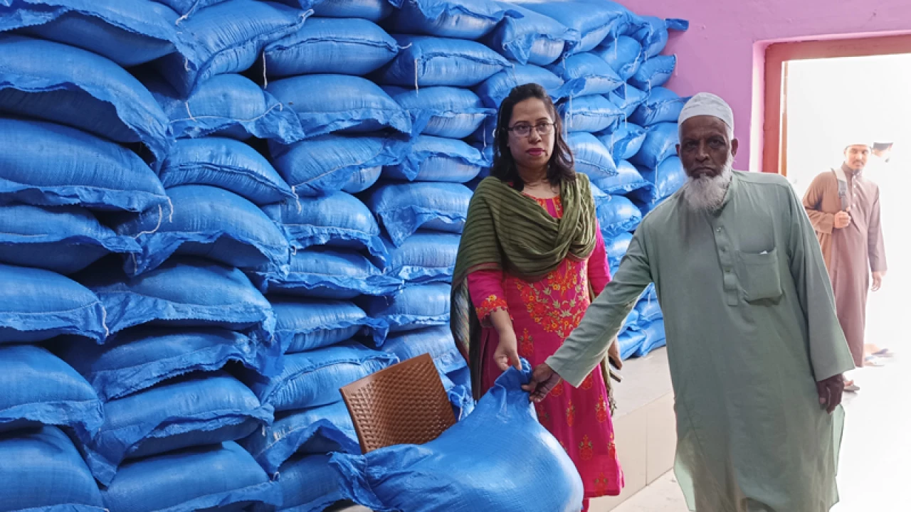 কোরবানির পশুর চামড়া সংরক্ষণে বিনামূল্যে ৮ টন লবন বিতরণ 