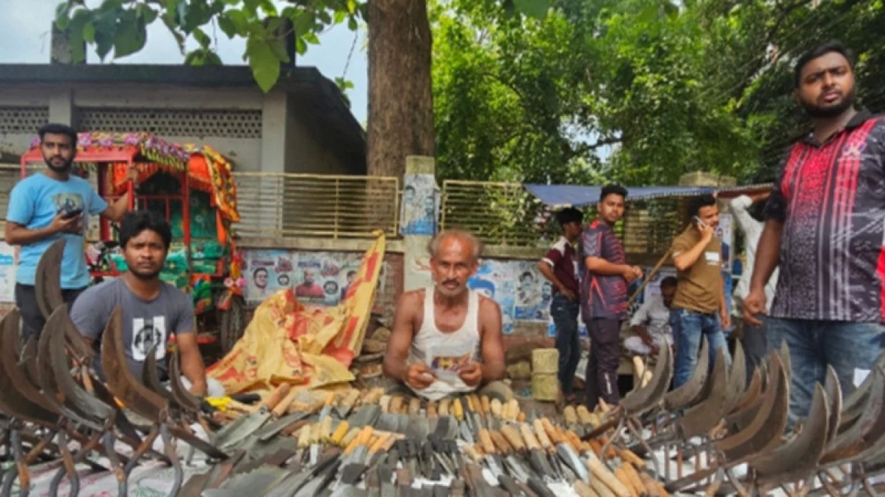 টাঙ্গাইলে আশানুরূপ ক্রেতা নেই কামারের দোকানগুলোতে