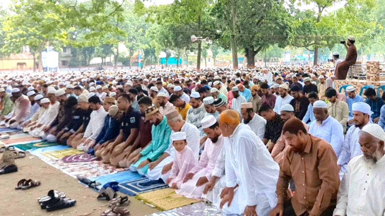 শোলাকিয়ায় দেশের বৃহত্তম ঈদের জামাত অনুষ্ঠিত