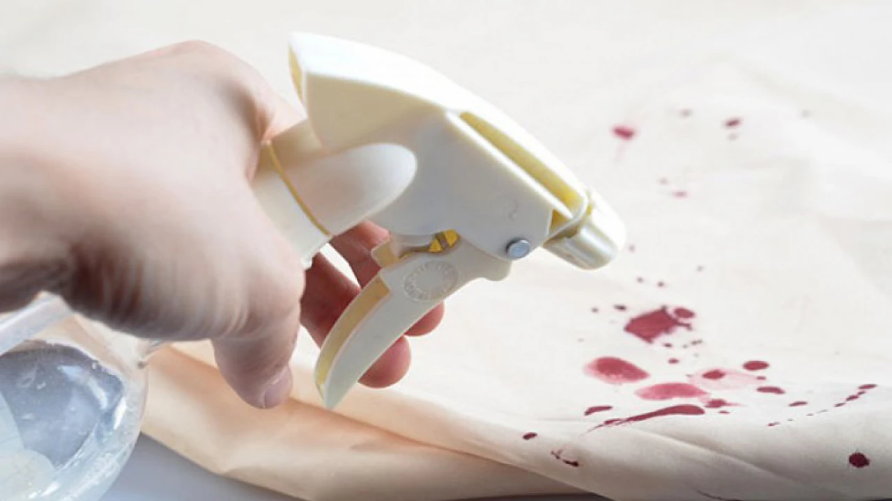 সাদা কাপড় থেকে রক্তের দাগ উঠবে যেভাবে