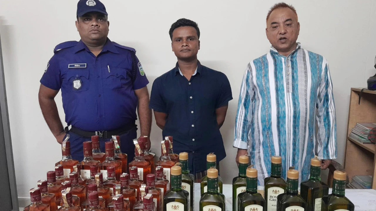 ঈদের রাতে ৪০ বোতল ভারতীয় মদসহ মাদক কারবারি গ্রেপ্তার