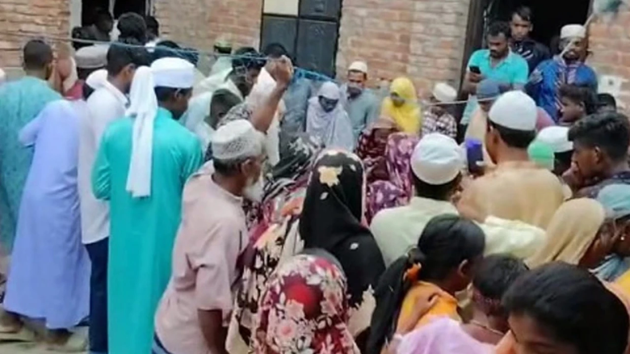 পারিবারিক কলহের জেরে ঈদের দিন স্ত্রীকে গলাকেটে হত্যা করলেন স্বামী