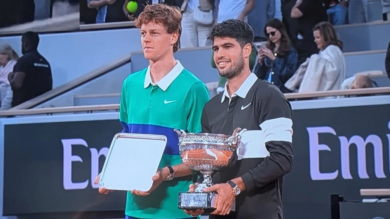 দীর্ঘতম ফাইনালে সিনারকে হারিয়ে লাল দুর্গের রাজা আলকারাজ