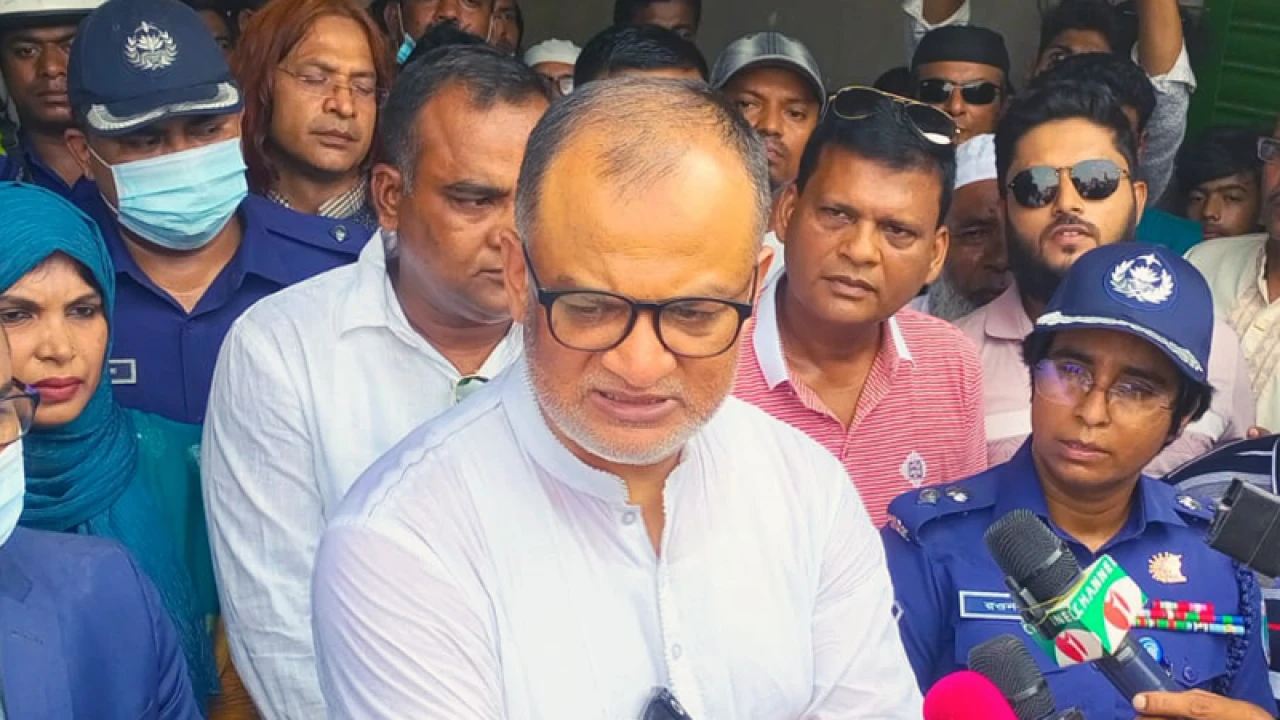 বেঁধে দেওয়া দামেই চামড়া বিক্রি হচ্ছে: বাণিজ্য উপদেষ্টা