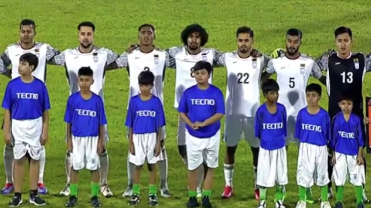 চলছে বাংলাদেশ-সিঙ্গাপুরের হাই-ভোল্টেজ ম্যাচ 