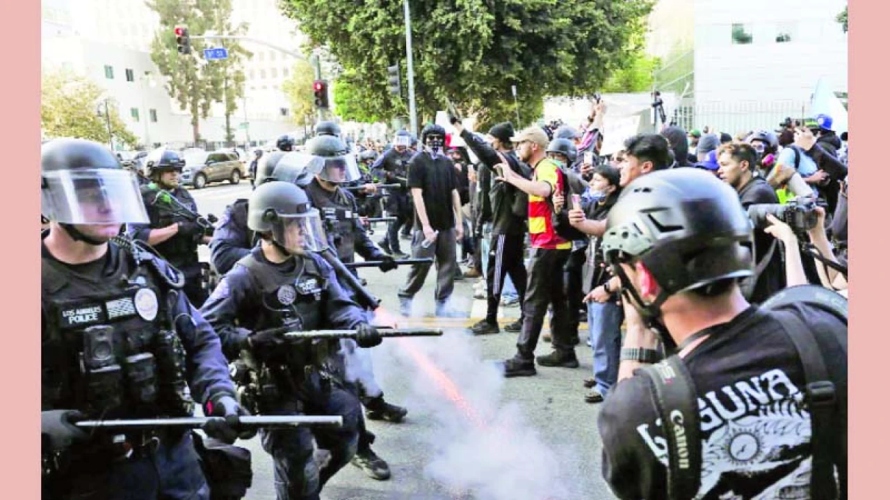 ক্ষোভের আগুনে জ্বলছে লস অ্যাঞ্জেলেস