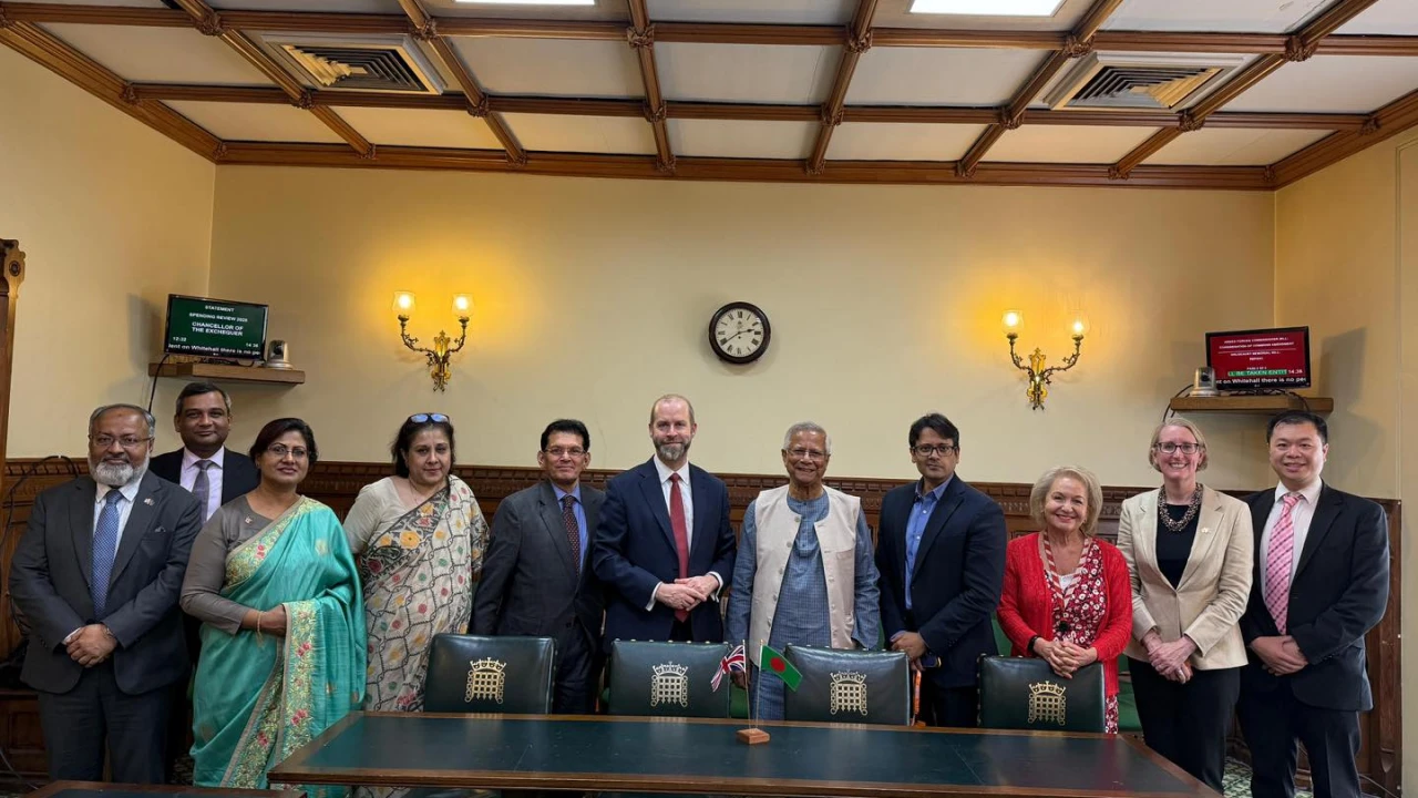 ড. ইউনূসের সঙ্গে যুক্তরাজ্যের বাণিজ্য সচিবের সাক্ষাৎ