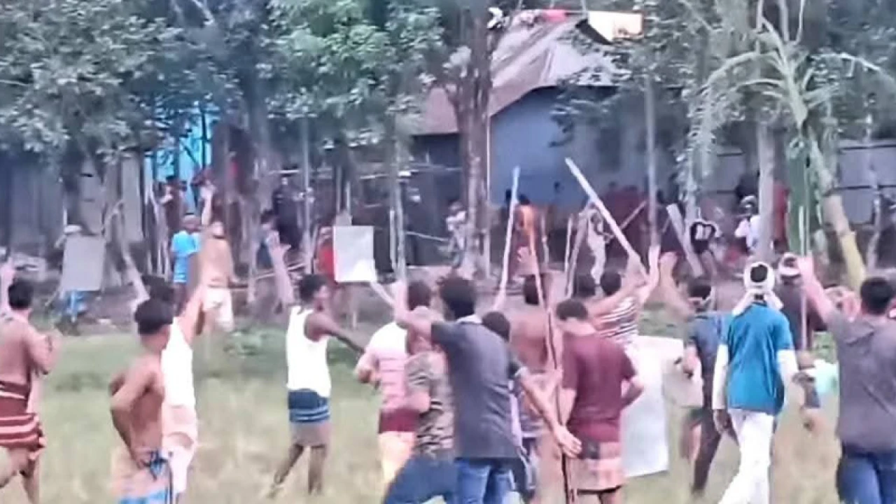 কেন্দুয়ায় বাড়ির সীমানা নিয়ে সংঘর্ষে আহত অর্ধশত