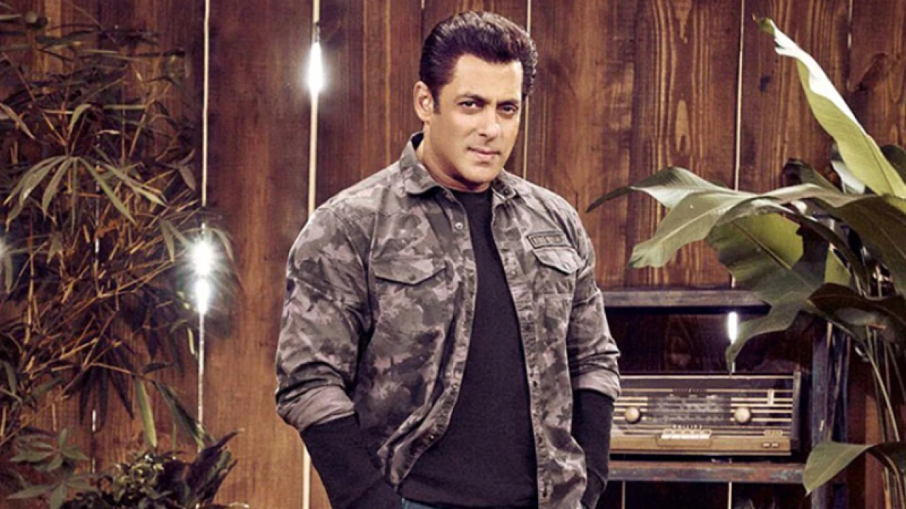 উড়োজাহাজ বিধ্বস্তের ঘটনায় অনুষ্ঠান বাতিল করলেন সালমান খান 