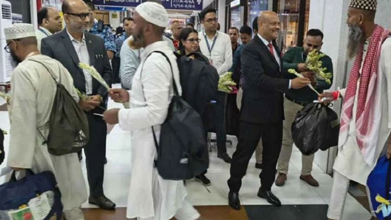 দেশে ফিরেছেন ১২ হাজার ৮৭৭ হাজি