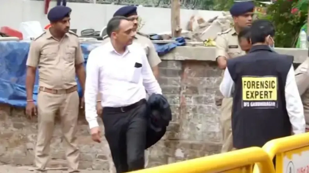 গুজরাটে বিমান বিধ্বস্তের ঘটনায় তদন্ত শুরু