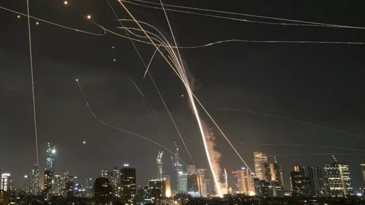 তেহরানের ‘পুরো আকাশ’ দখলে নেওয়ার দাবি ইসরায়েলের