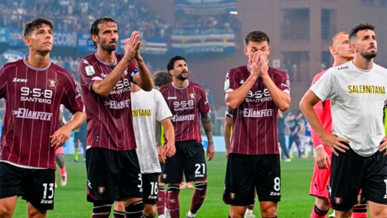 খাবারে বিষক্রিয়ার কারণে ফুটবল দলের ২১ সদস্য হাসপাতালে