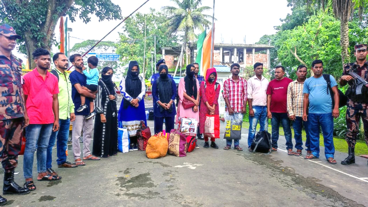 ভারতে কারাভোগ শেষে দেশে ফিরলেন ১৪ বাংলাদেশি