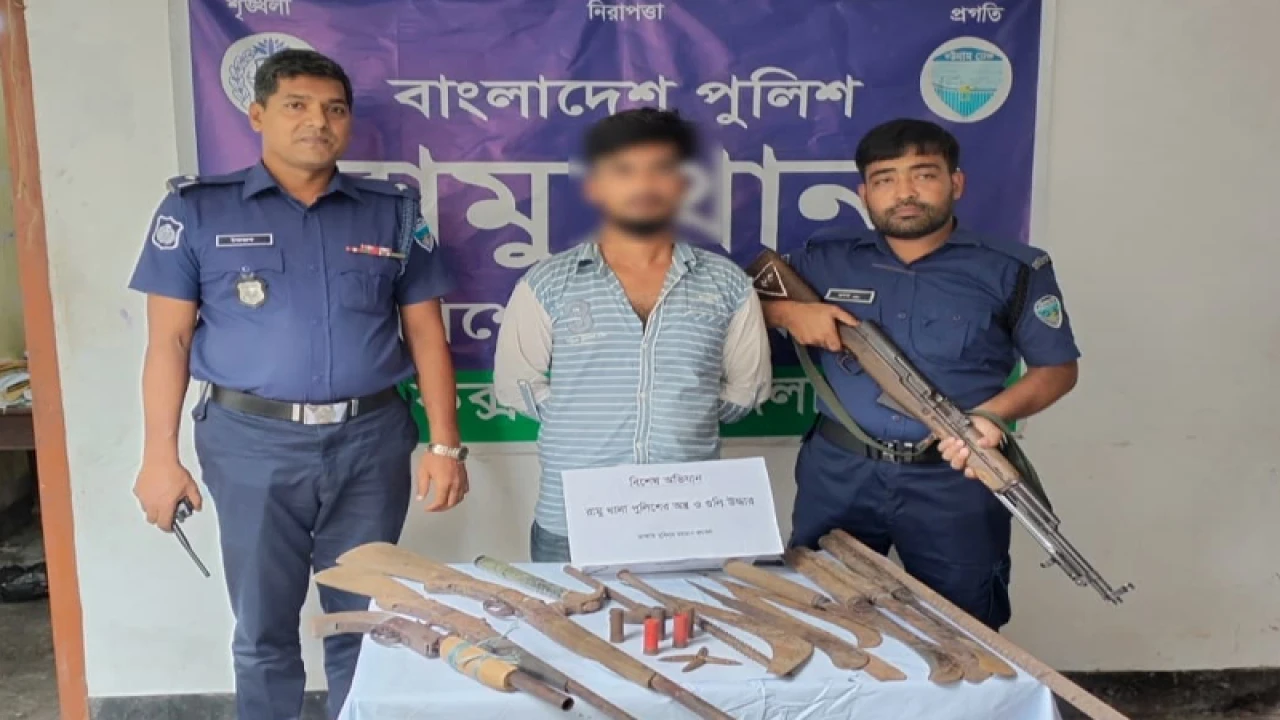 যৌথবাহিনীর হাতে অস্ত্রসহ যুবদল নেতা গ্রেপ্তার