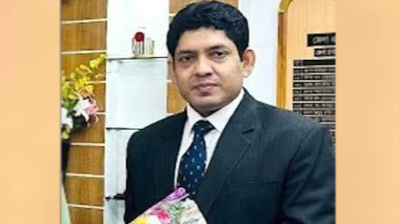 শরীয়তপুরের জেলা প্রশাসকের আপত্তিকর ভিডিও ভাইরাল