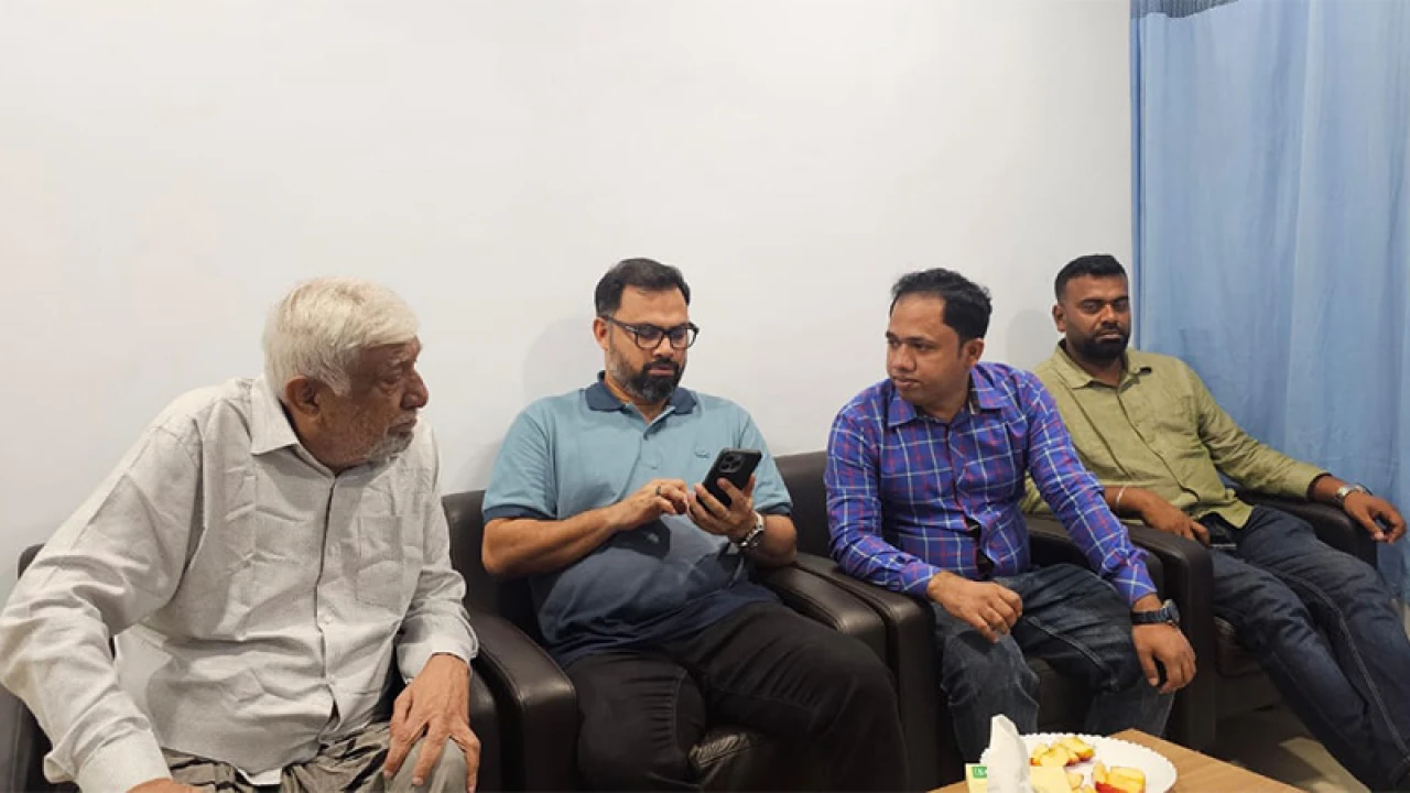 নাছির চৌধুরীকে দেখতে হাসপাতালে আমিনুল হক 