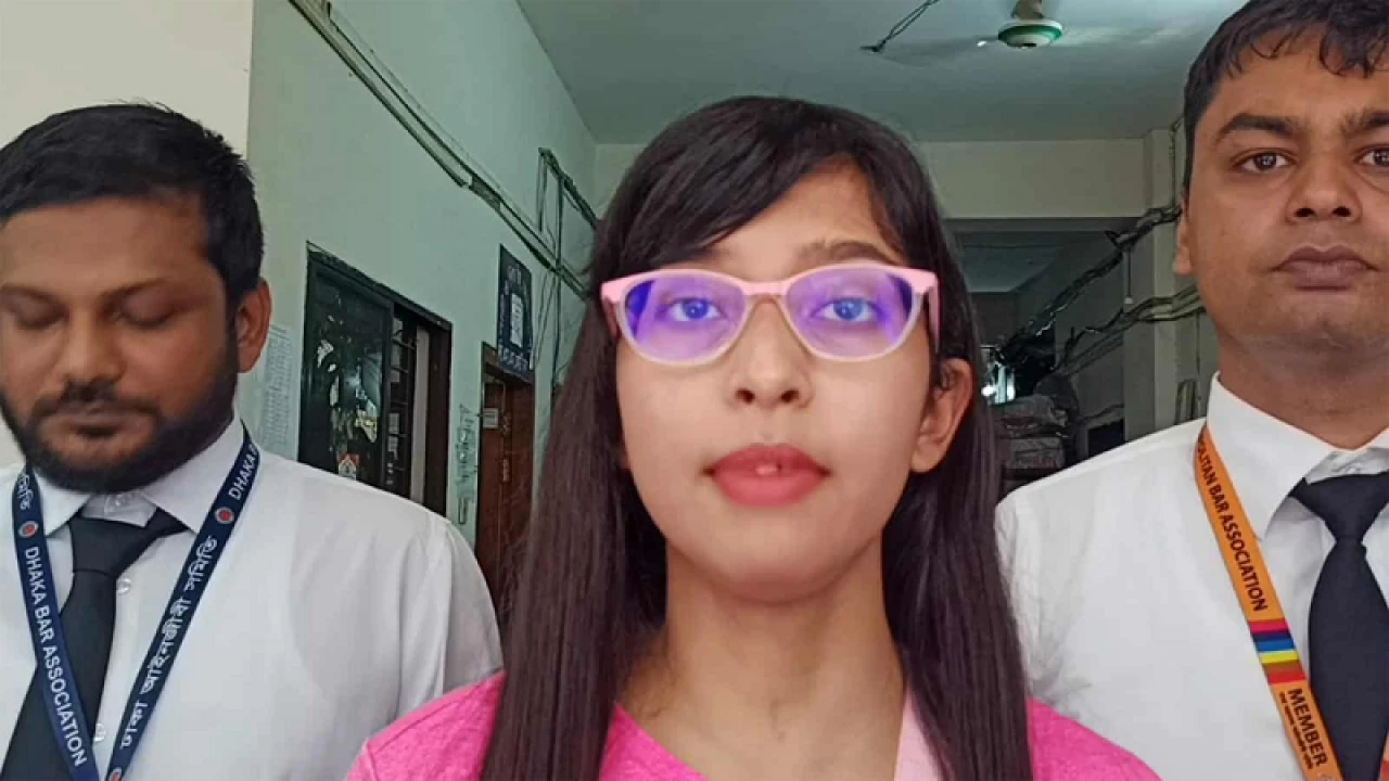 নিজের নিরাপত্তা চেয়ে বাবা-মার বিরুদ্ধে মামলা করেন তরুণী