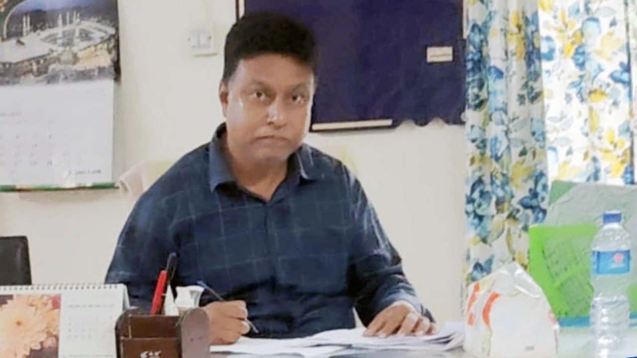 সাংবাদিককে ‘হাঁটু ভেঙে’ দেওয়ার হুমকিদাতা সেই অধ্যক্ষ বরখাস্ত