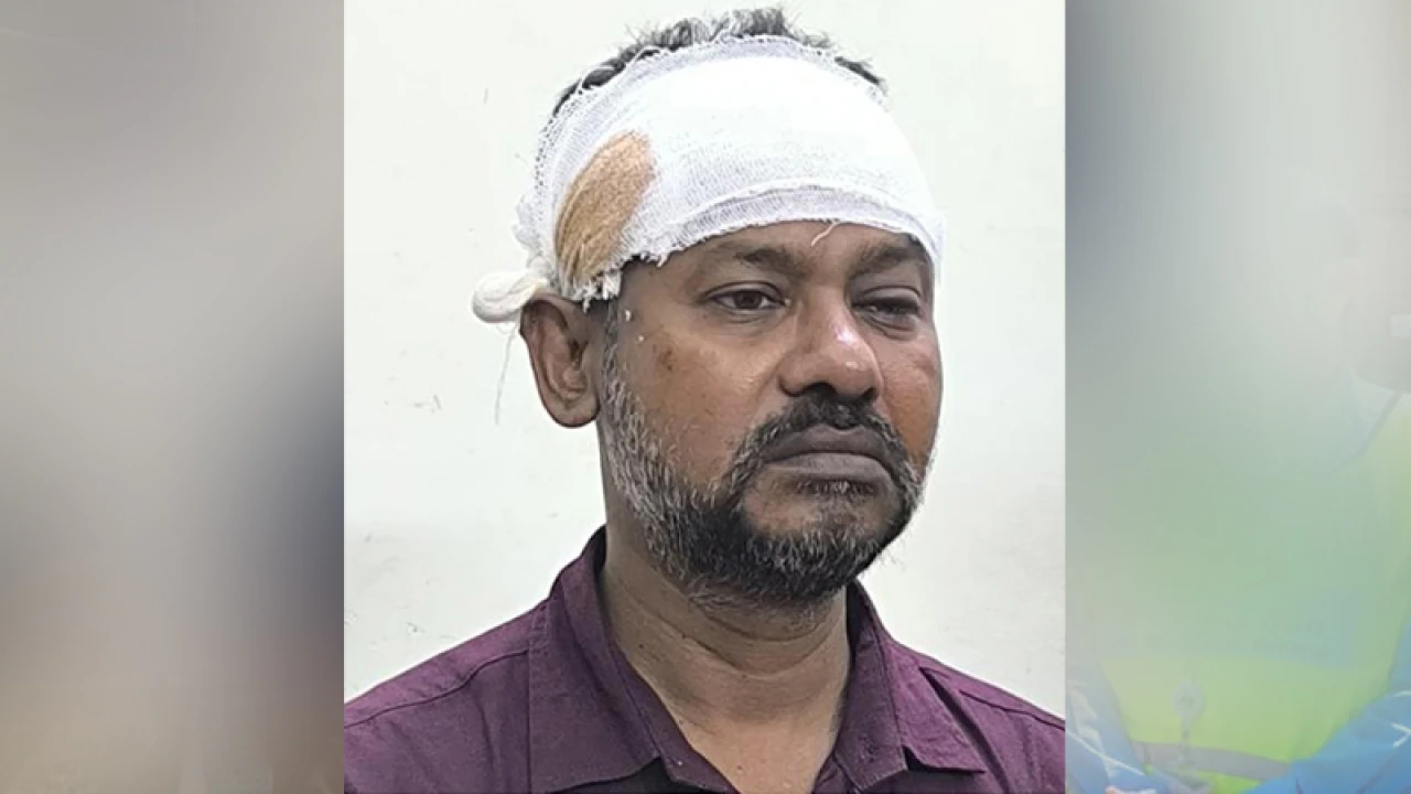 গাছ না পেয়ে কৃষি কর্মকর্তার মাথা ফাটালেন বিএনপি নেতা