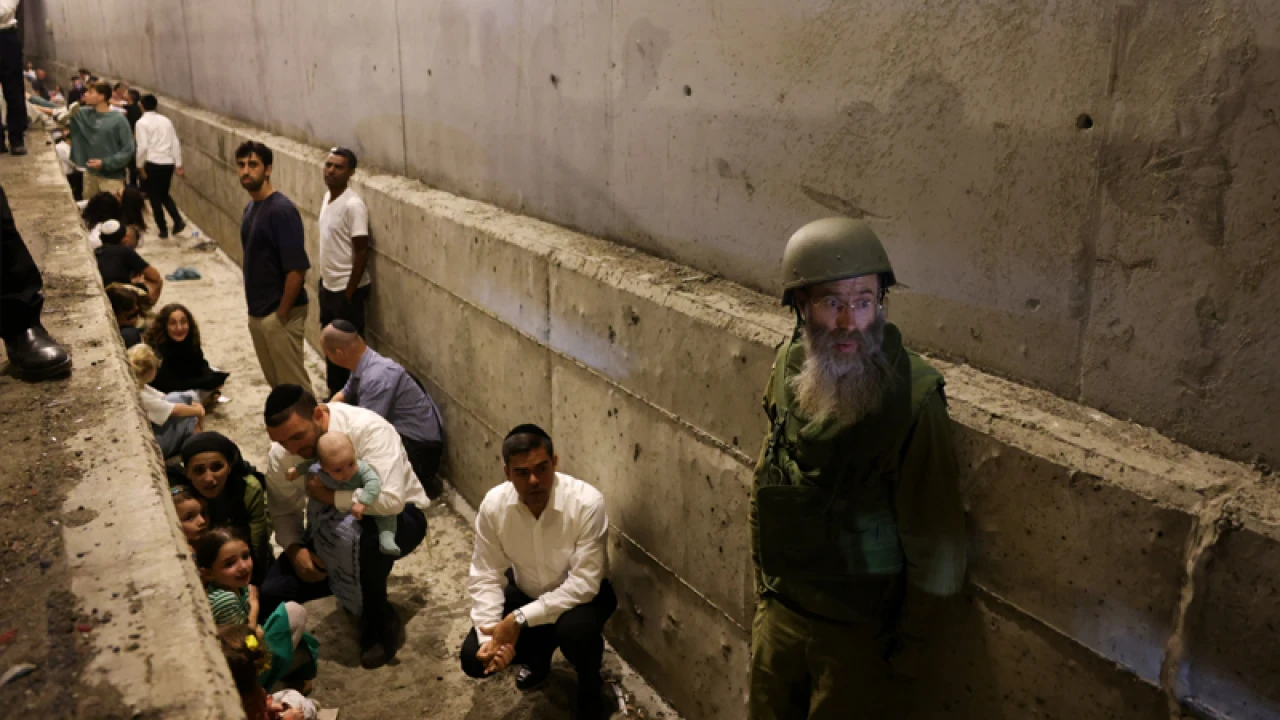 আশ্রয়কেন্দ্রে লুকিয়েও ইরানের ক্ষেপণাস্ত্র থেকে বাঁচতে পারছে না ইসরায়েলিরা