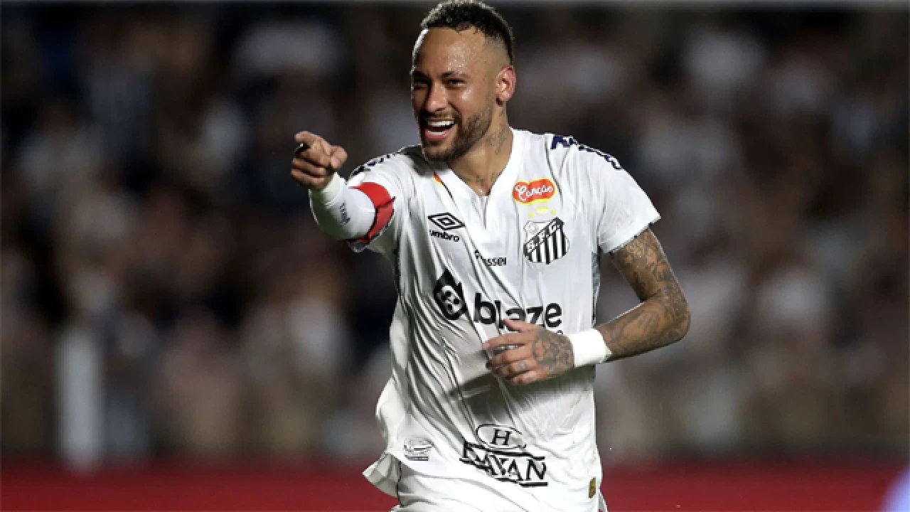 ‘হৃদয়ের কথা শুনে’ সান্তোসেই থাকছেন নেইমার