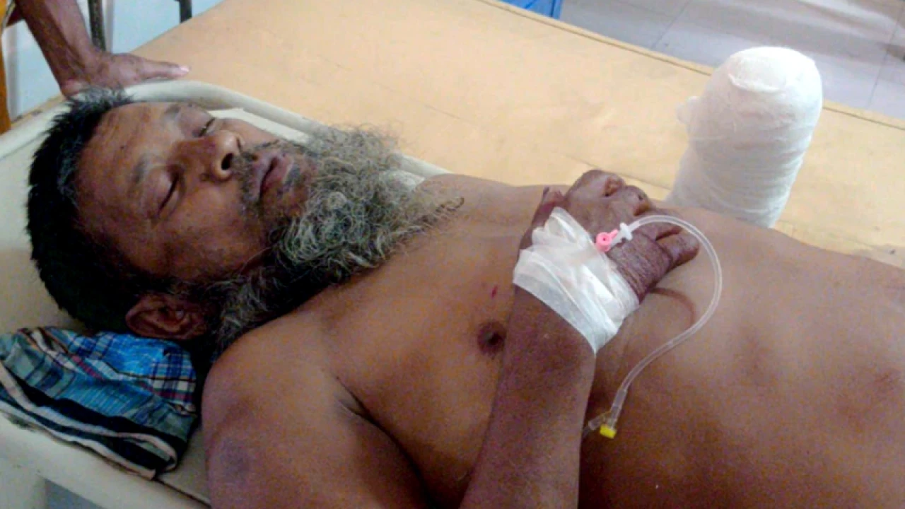 ভাতিজার দায়ের কোপে চাচার কব্জি বিচ্ছিন্ন