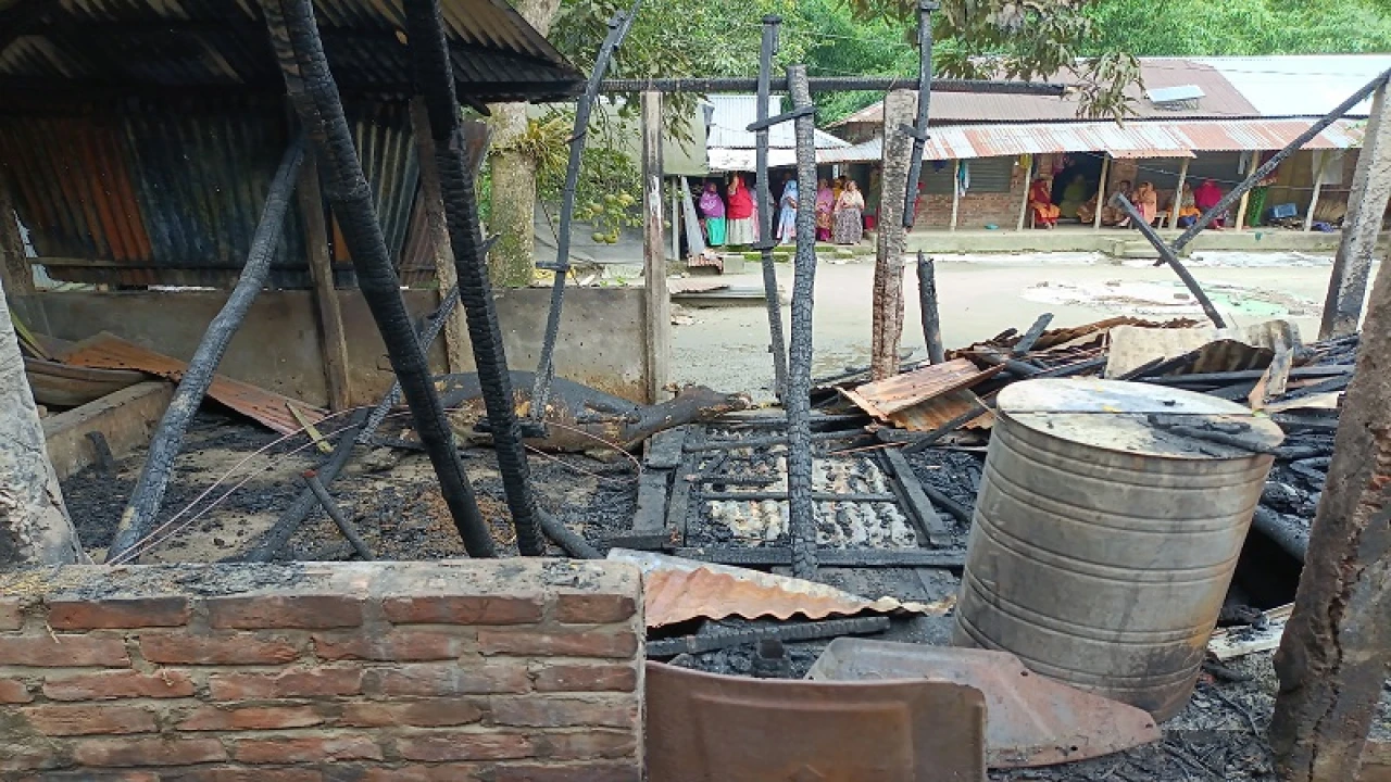 পূর্বধলায় পূর্ব শত্রুতার জেরে আগুন, পুড়ল ঘর-গরু-ছাগল