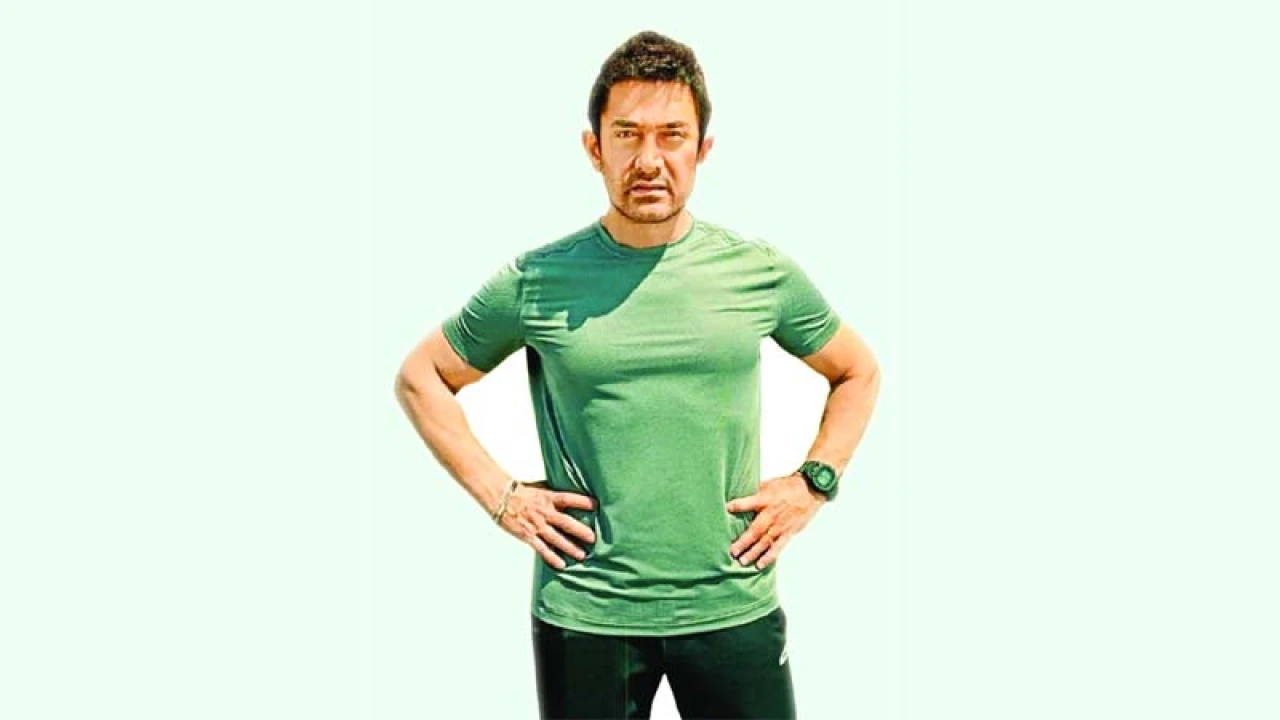 ষাট বছরের আমিরে ঝড় উঠেছে বিশ্বজুড়ে