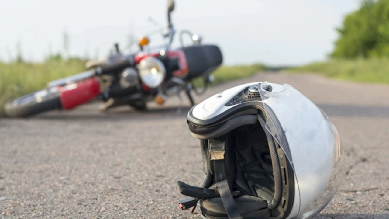 মেরিন ড্রাইভে মোটরসাইকেল-সিএনজি সংঘর্ষে প্রাণ গেল যুবকের