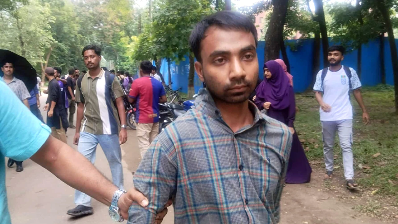 জাবি ছাত্রীকে হেনস্তার অভিযোগে রাবি শিক্ষার্থী আটক