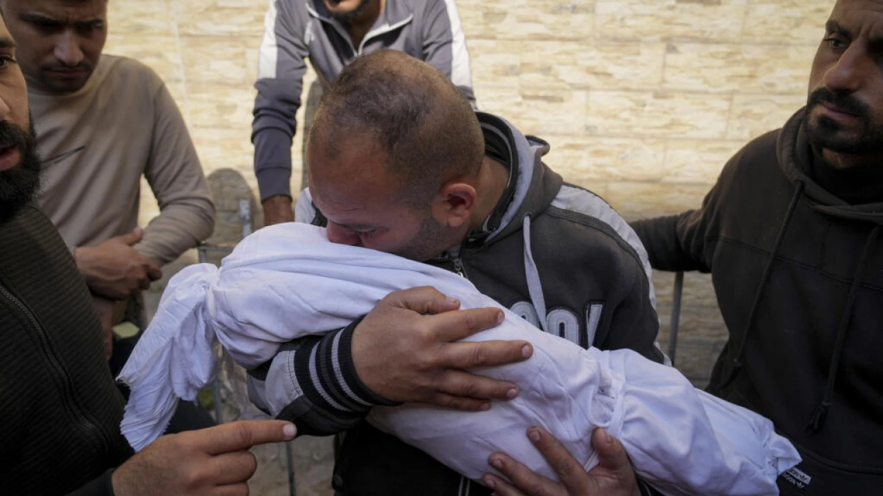 ক্ষুধার্ত ফিলিস্তিনিদের হত্যা করছে ইসরায়েল