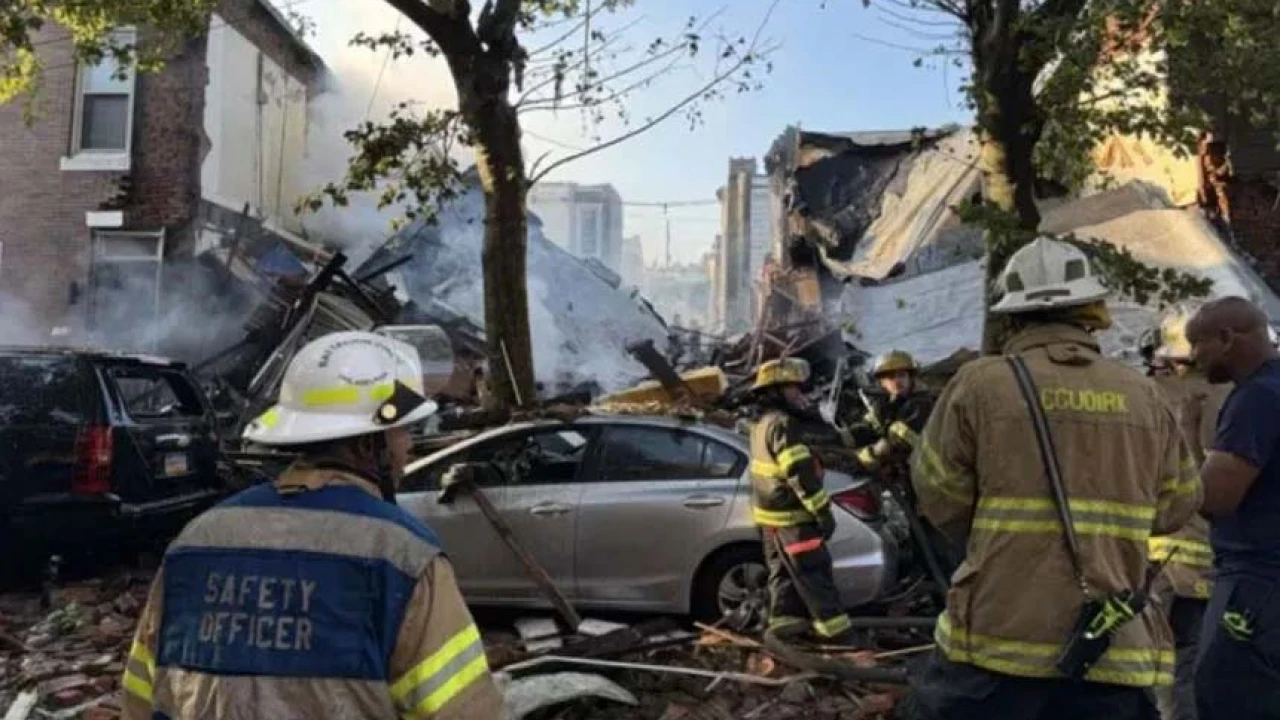 ভয়াবহ বিস্ফোরণে ধসে পড়ল যুক্তরাষ্ট্রের ৩ ভবন, নিহত ১