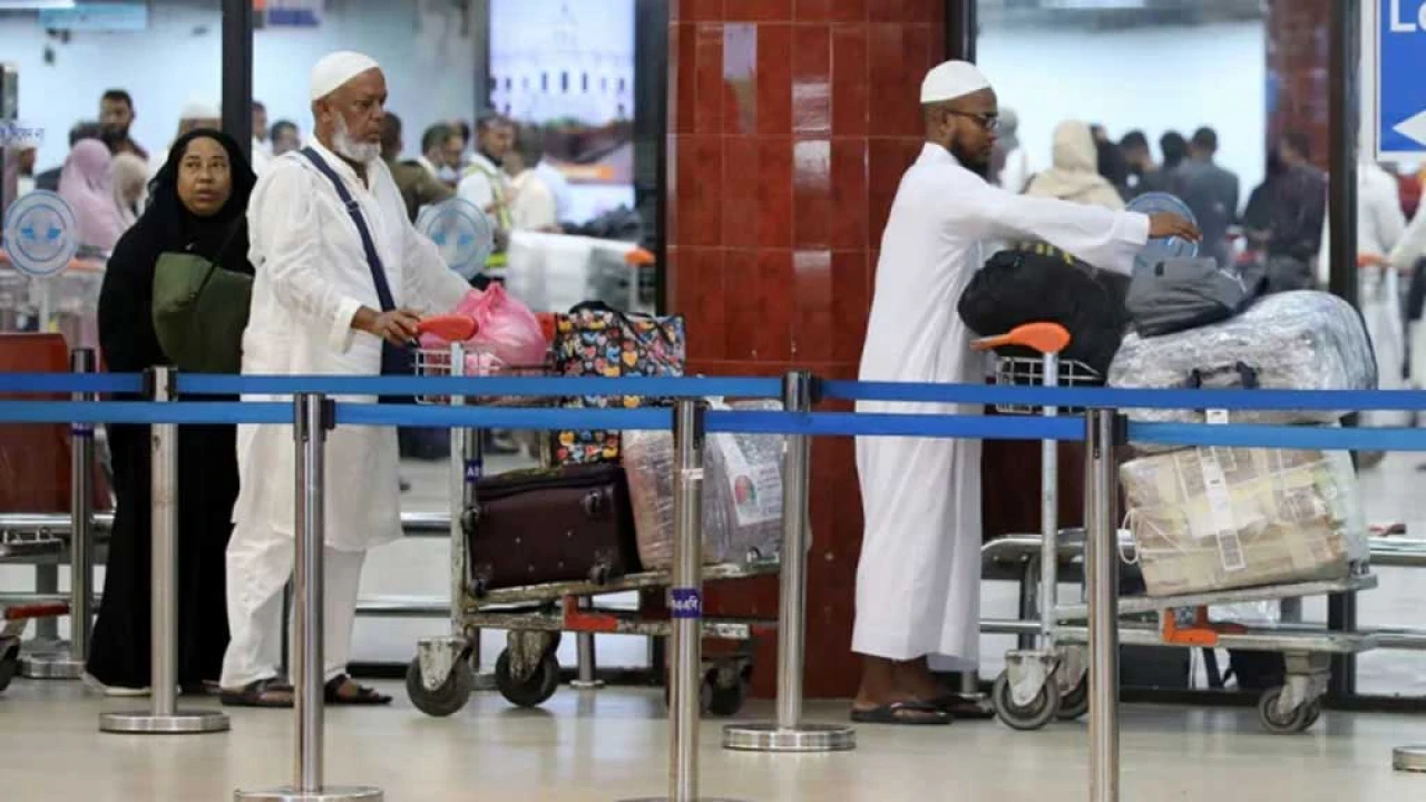 হজ শেষে দেশে ফিরেছেন ৬০ হাজার ৫১৩ হজযাত্রী