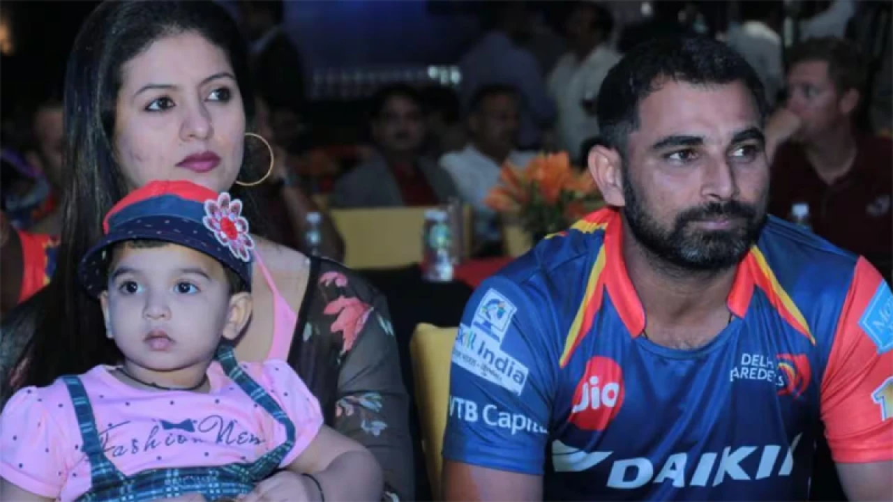 সাবেক স্ত্রী ও কন্যার জন্য প্রতি মাসে ৪ লাখ রুপি দিতে হবে শামিকে