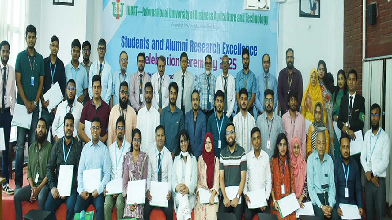 গবেষণায় উৎকর্ষতার স্বীকৃতি পেলেন আইইউবিএটির শিক্ষার্থীরা