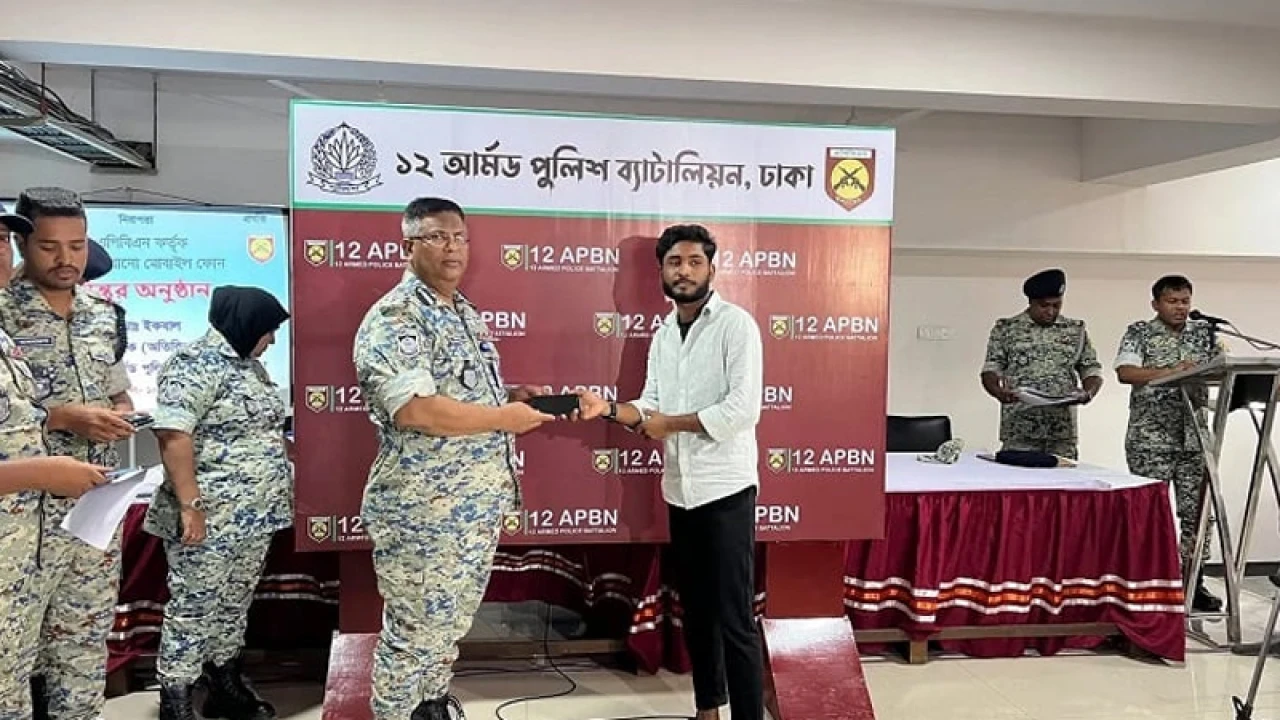 ৬ মাসে ৯০০ মোবাইল ফোন উদ্ধার করেছে ১২ এপিবিএন