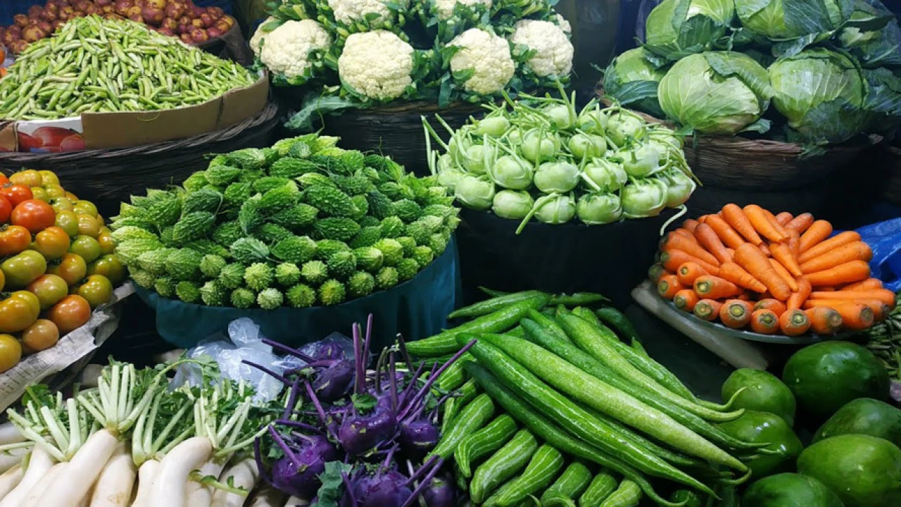সবজির দাম চড়া, বেশির ভাগ ৭০ টাকার ওপরে